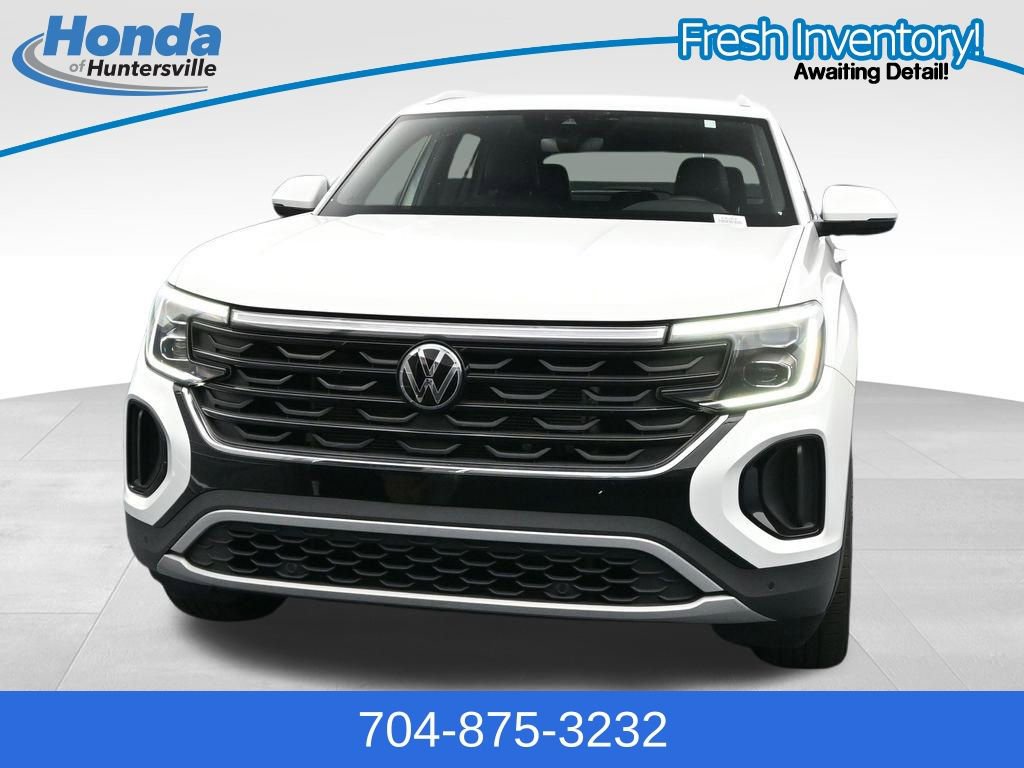 Used 2025 Volkswagen Atlas Cross Sport SE FWD image 3