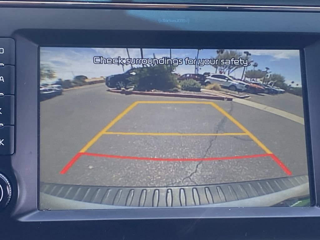 Used 2017 Kia Sedona LX w/ LX Essentials Premium Package FWD image 27