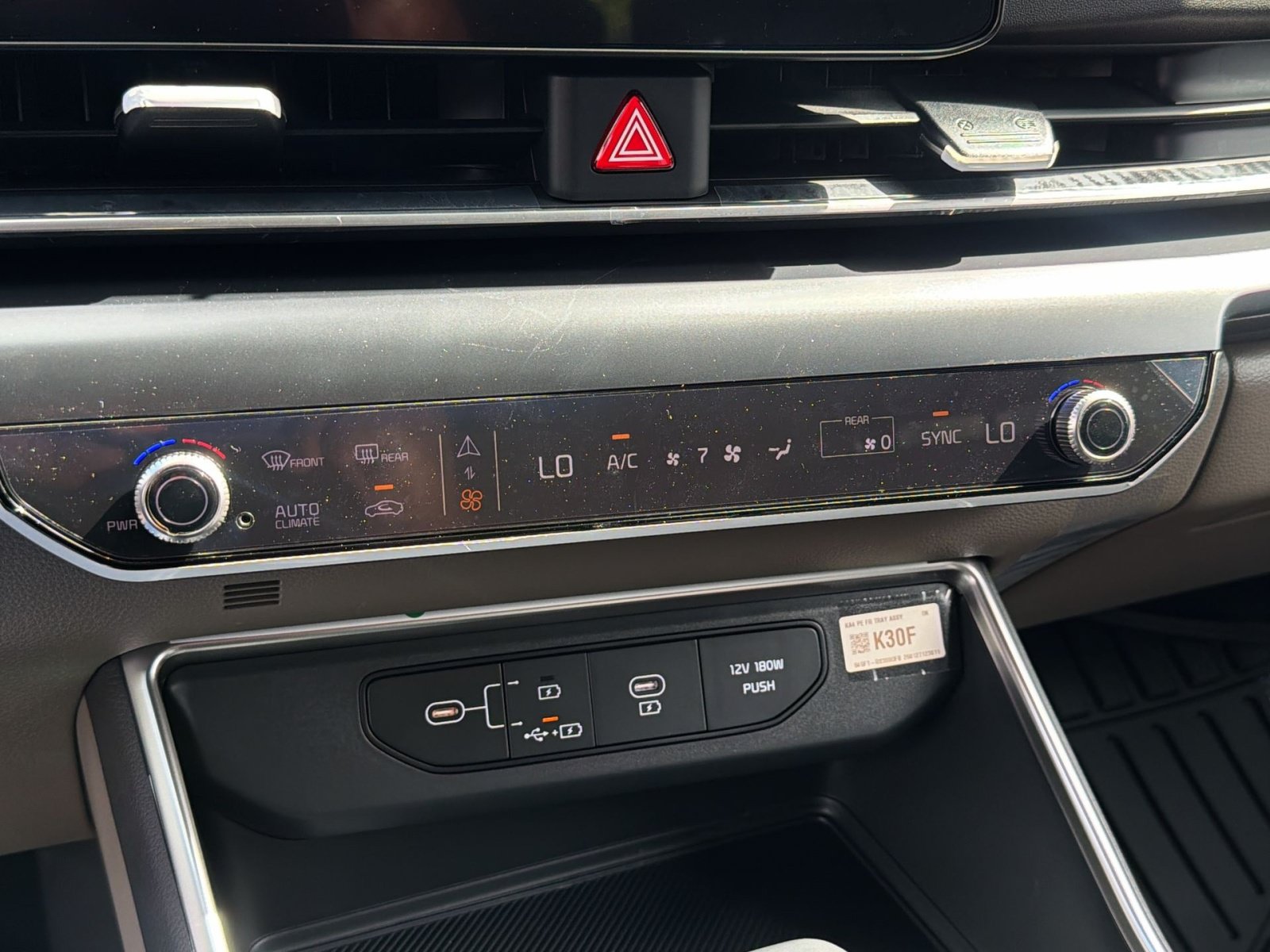 New 2026 Kia Carnival FWD image 23