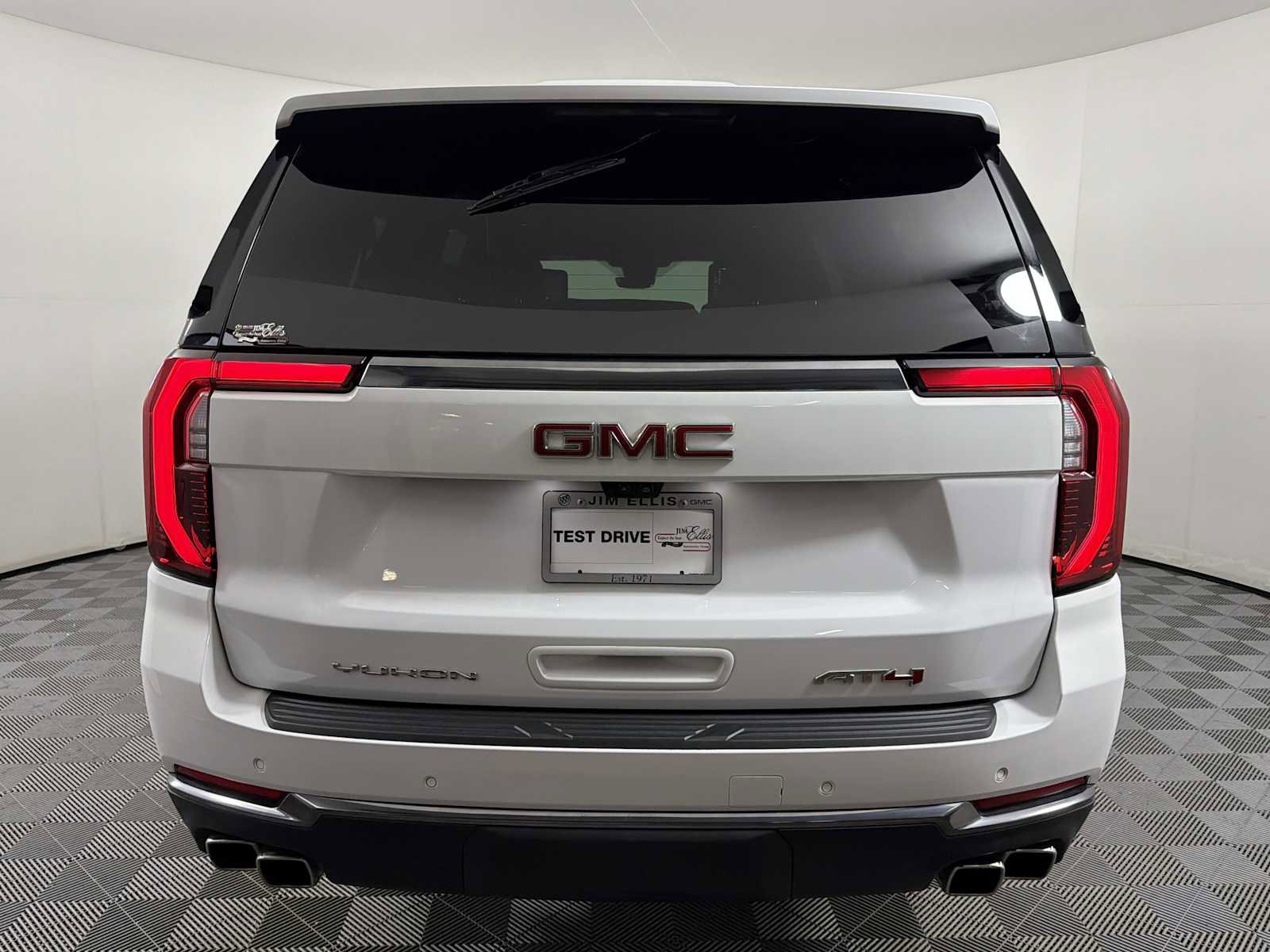 Certified 2025 GMC Yukon XL AT4 w/ AT4 Premium Plus Package image 5