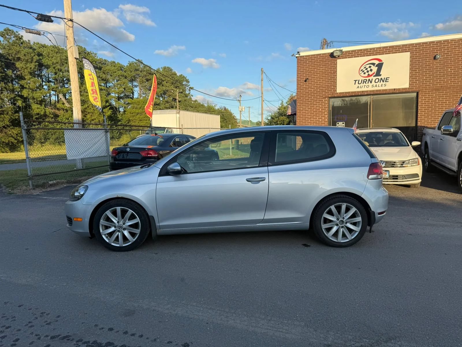 Used 2012 Volkswagen Golf 2-Door FWD image 1
