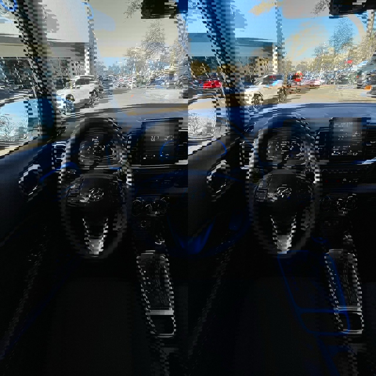 Used 2025 Hyundai Venue SE image 11