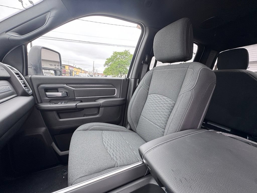 New 2026 RAM 2500 Big Horn AWD/4WD image 15