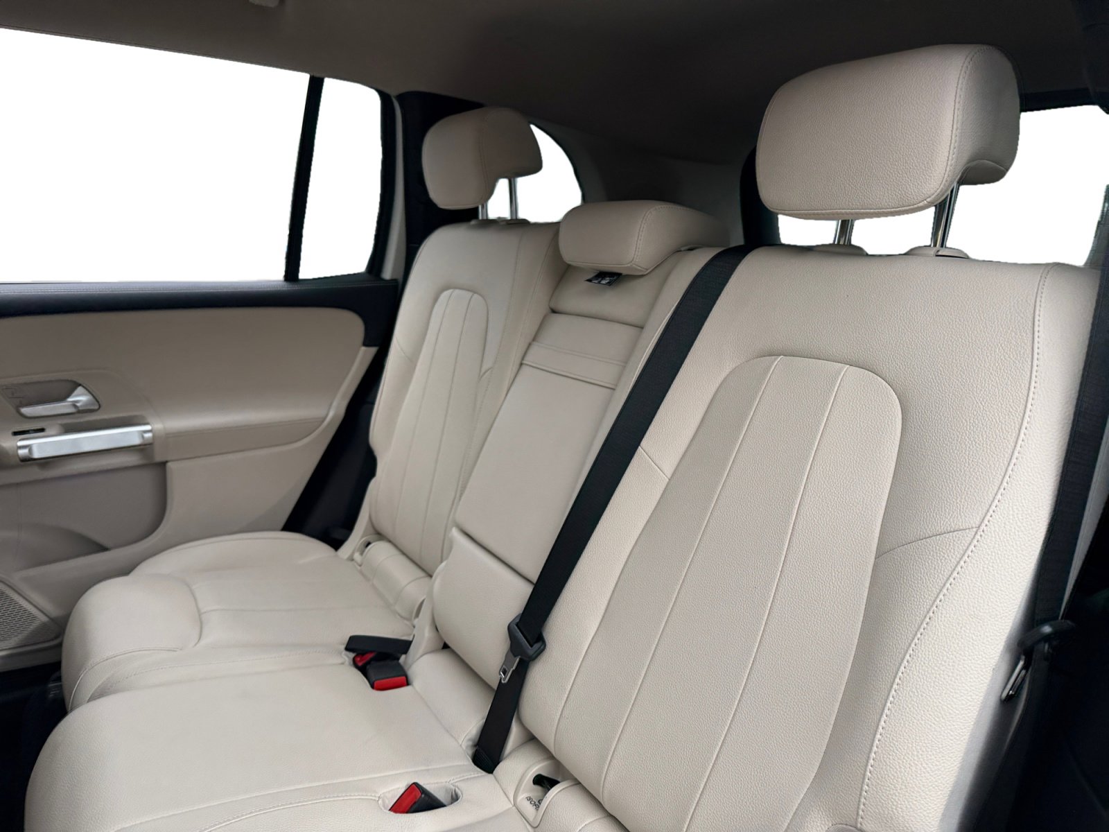 Used 2022 Mercedes-Benz GLB 250 w/ Premium Package Lite image 13