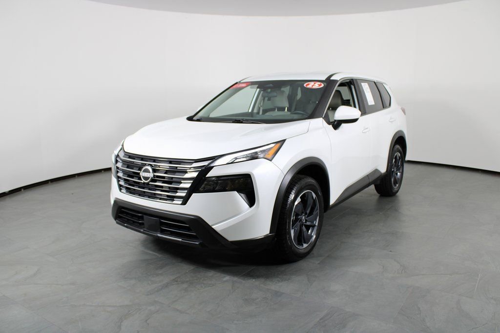 Certified 2025 Nissan Rogue SV image 2