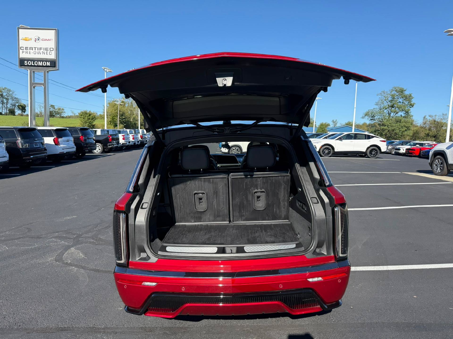Certified 2026 Cadillac Vistiq Platinum w/ LPO, Floor Liner Package AWD/4WD image 12