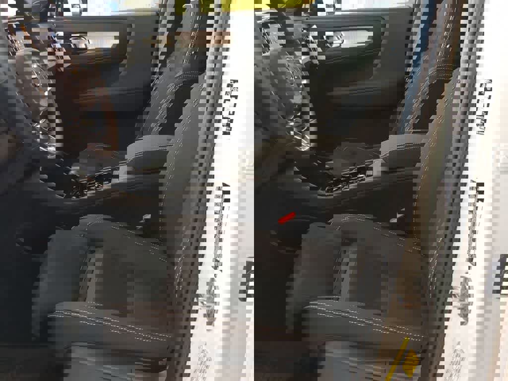 New 2026 Volvo XC40 B5 Ultra w/ Protection Package Premier image 15