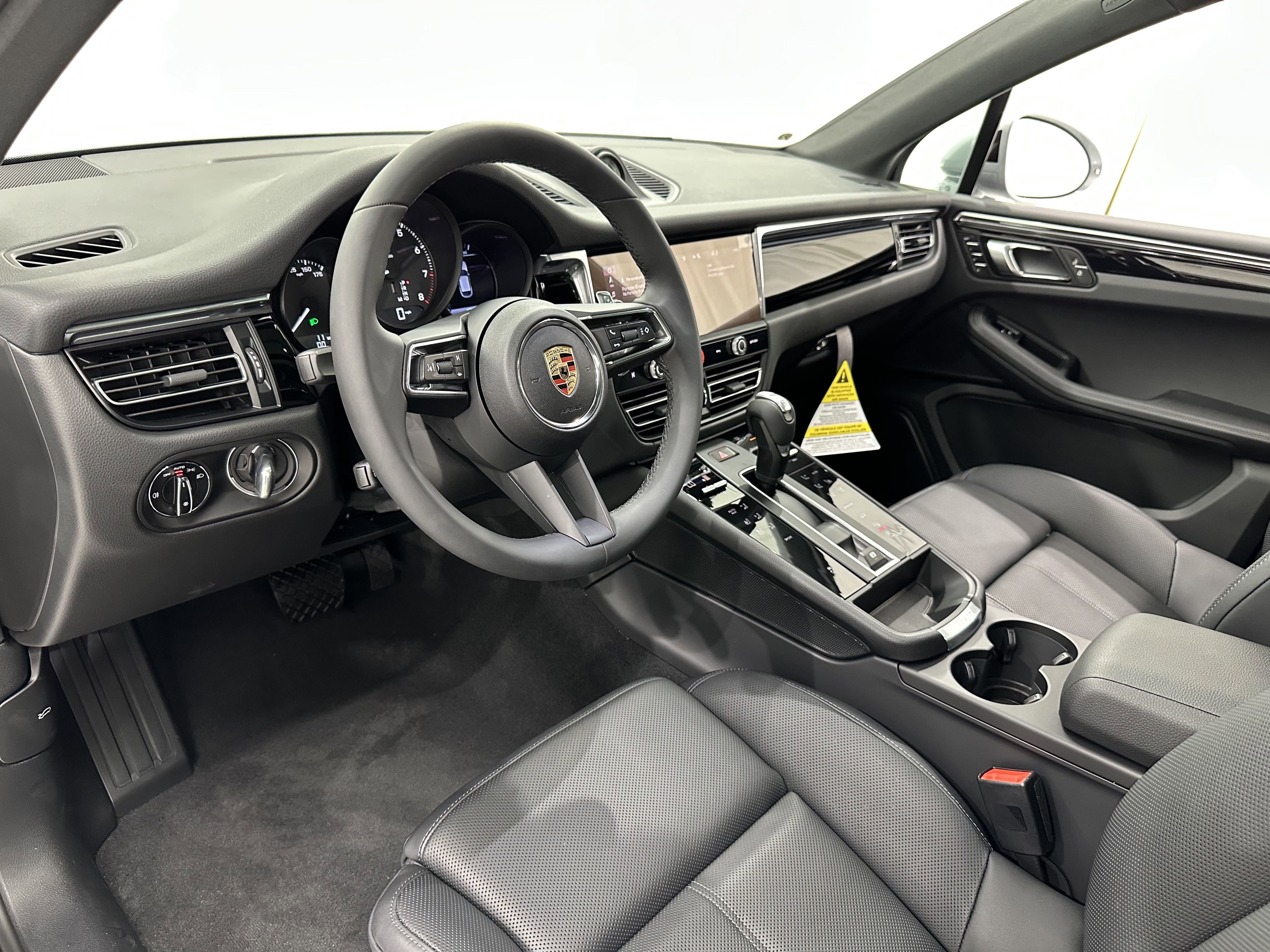 Certified 2025 Porsche Macan image 26
