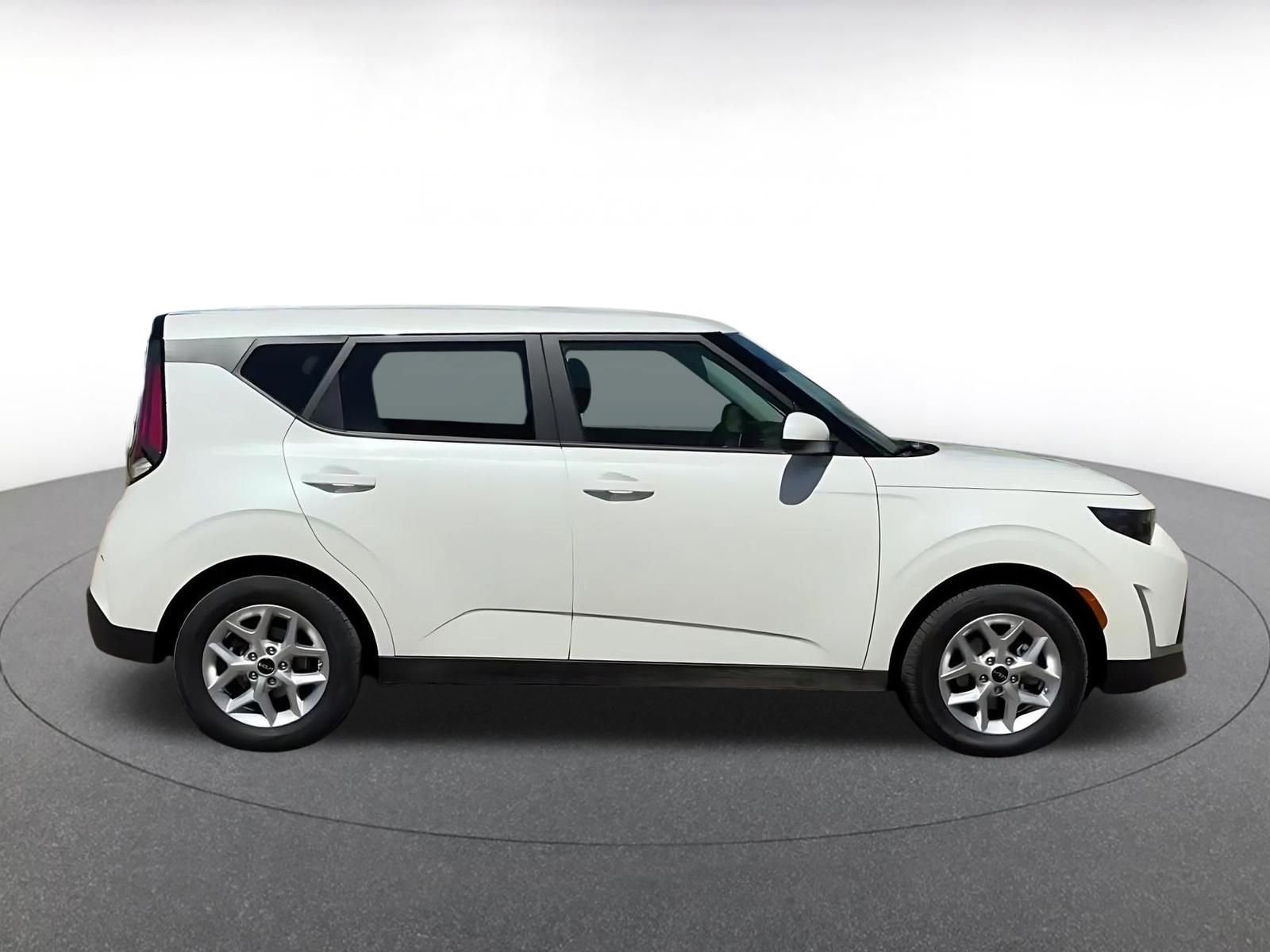 Used 2025 Kia Soul LX w/ LX Technology Package image 16