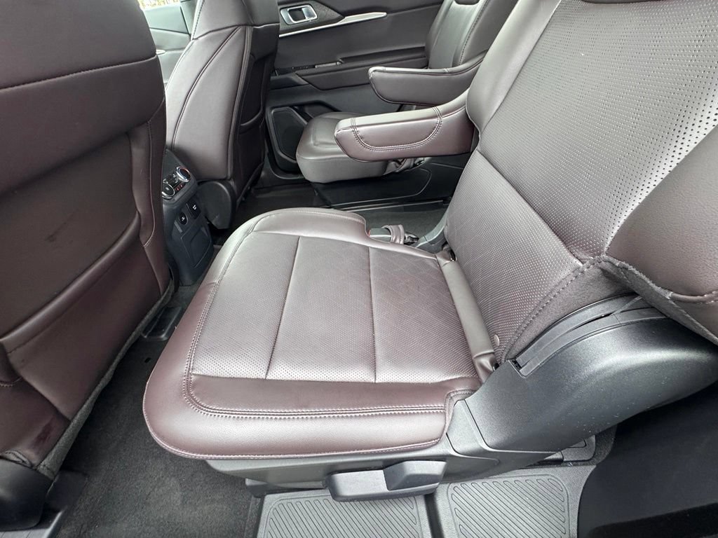 Used 2026 Ford Explorer Platinum RWD image 30