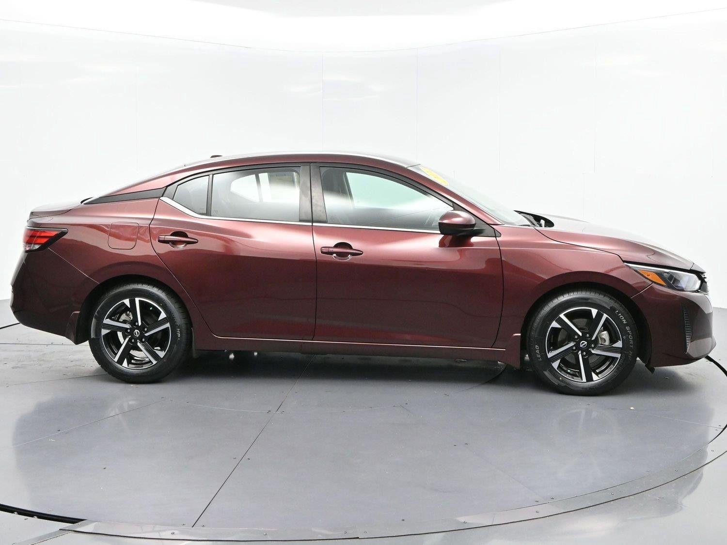 Used 2024 Nissan Sentra SV FWD image 8