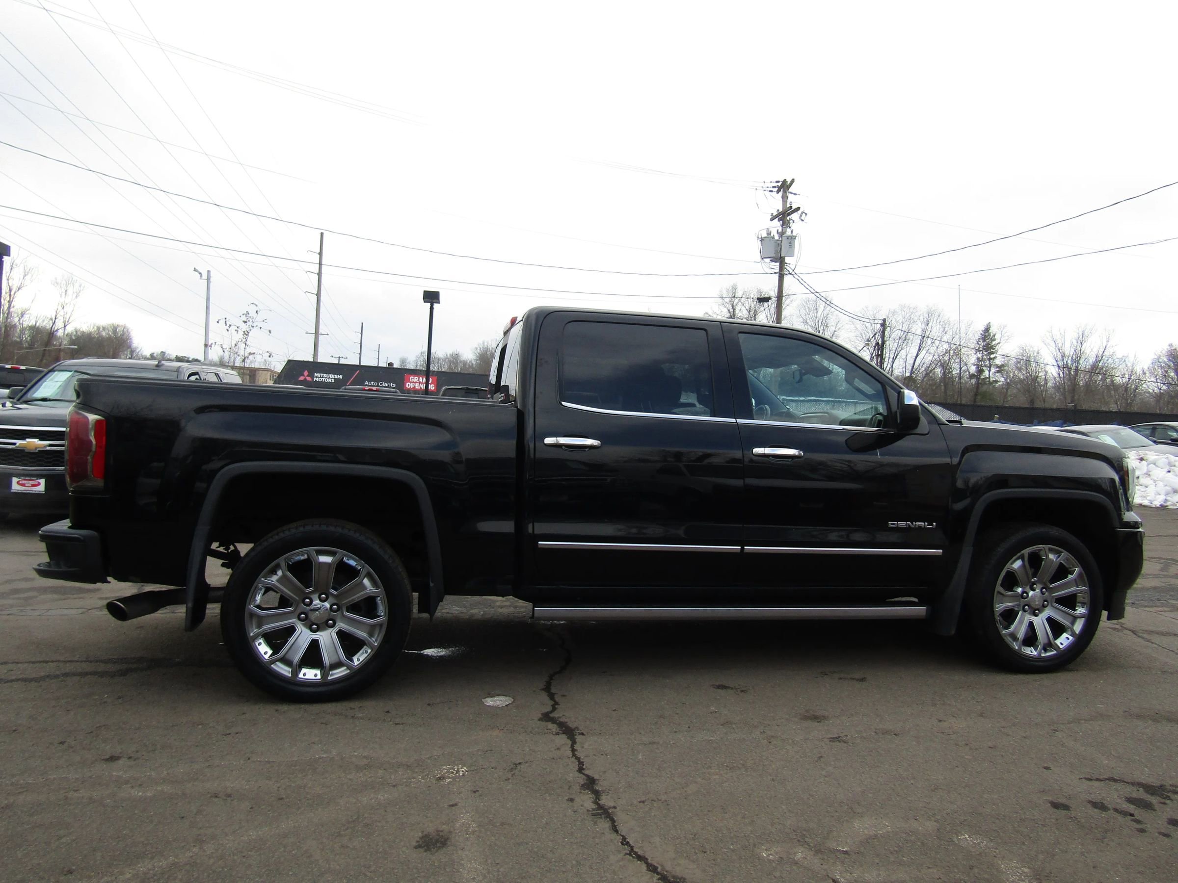 Used 2017 GMC Sierra 1500 Denali w/ Denali Ultimate Package AWD/4WD image 8