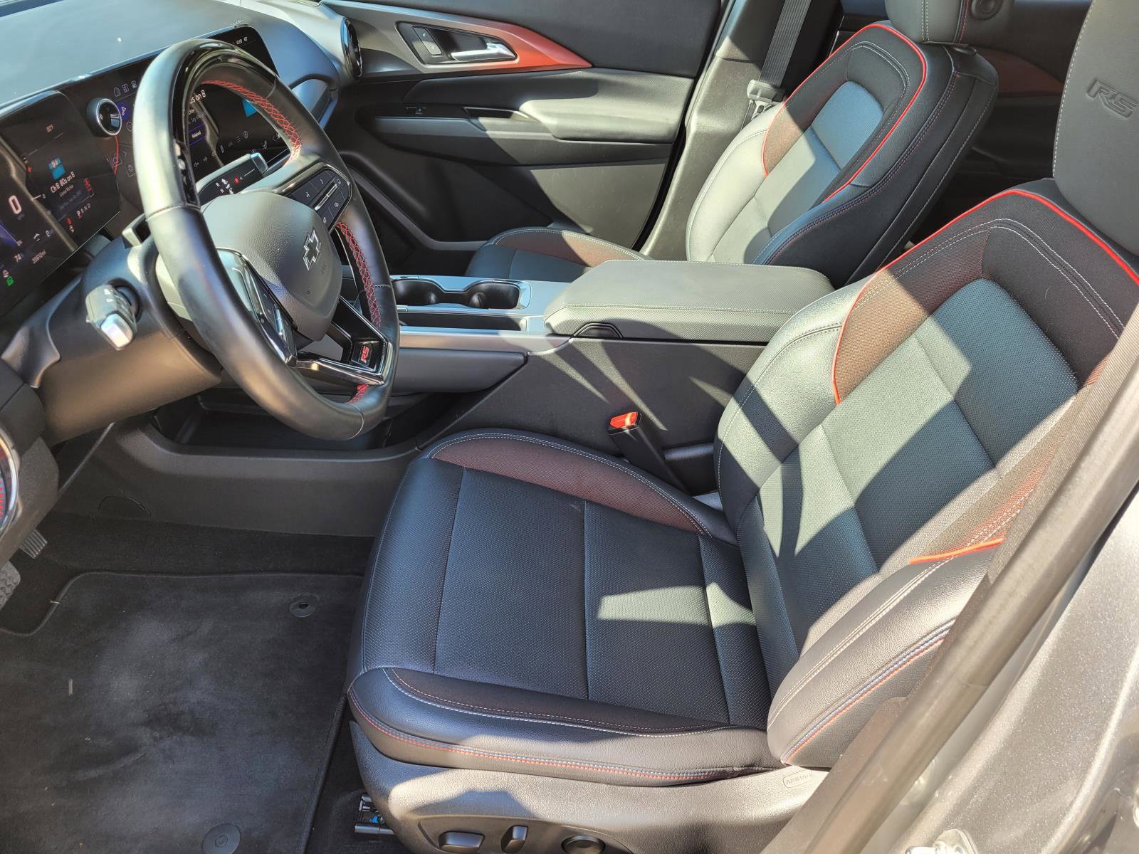 Used 2024 Chevrolet Equinox EV RS FWD image 23