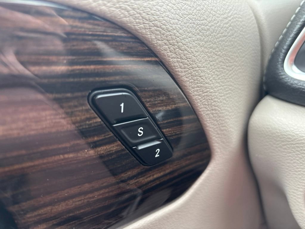 Used 2023 Chrysler Pacifica Limited AWD/4WD image 26