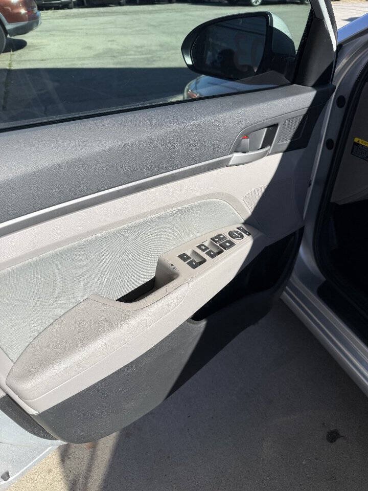 Used 2018 Hyundai Elantra Value Edition FWD image 10