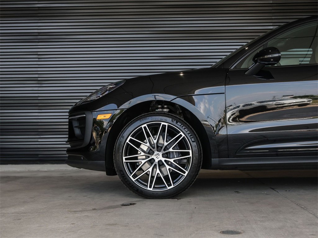 Used 2025 Porsche Macan image 13