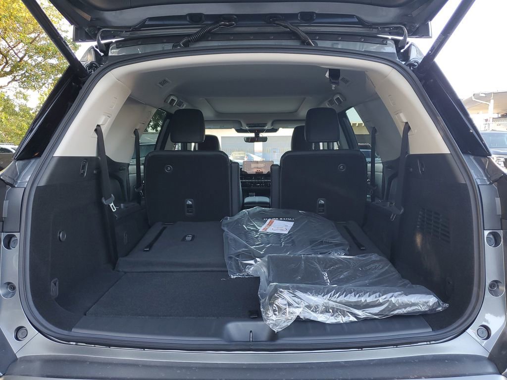 New 2026 Nissan Pathfinder SL image 9