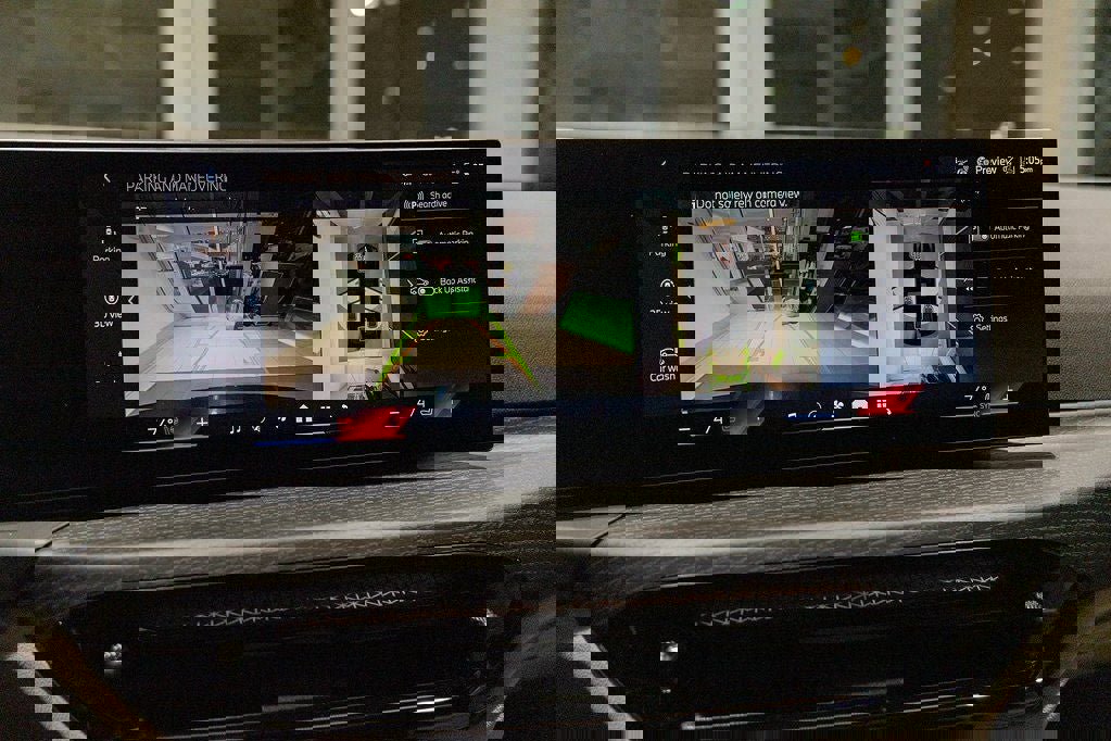 Used 2026 BMW 330i xDrive Sedan w/ Premium Package image 31