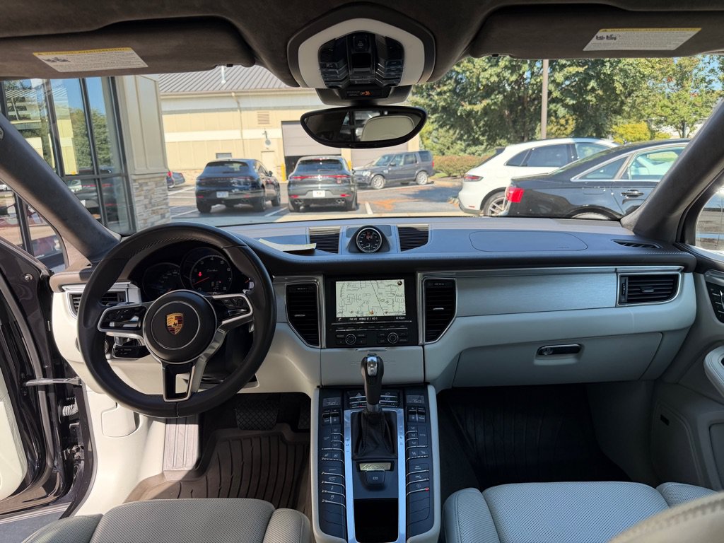 Used 2016 Porsche Macan Turbo AWD/4WD image 98