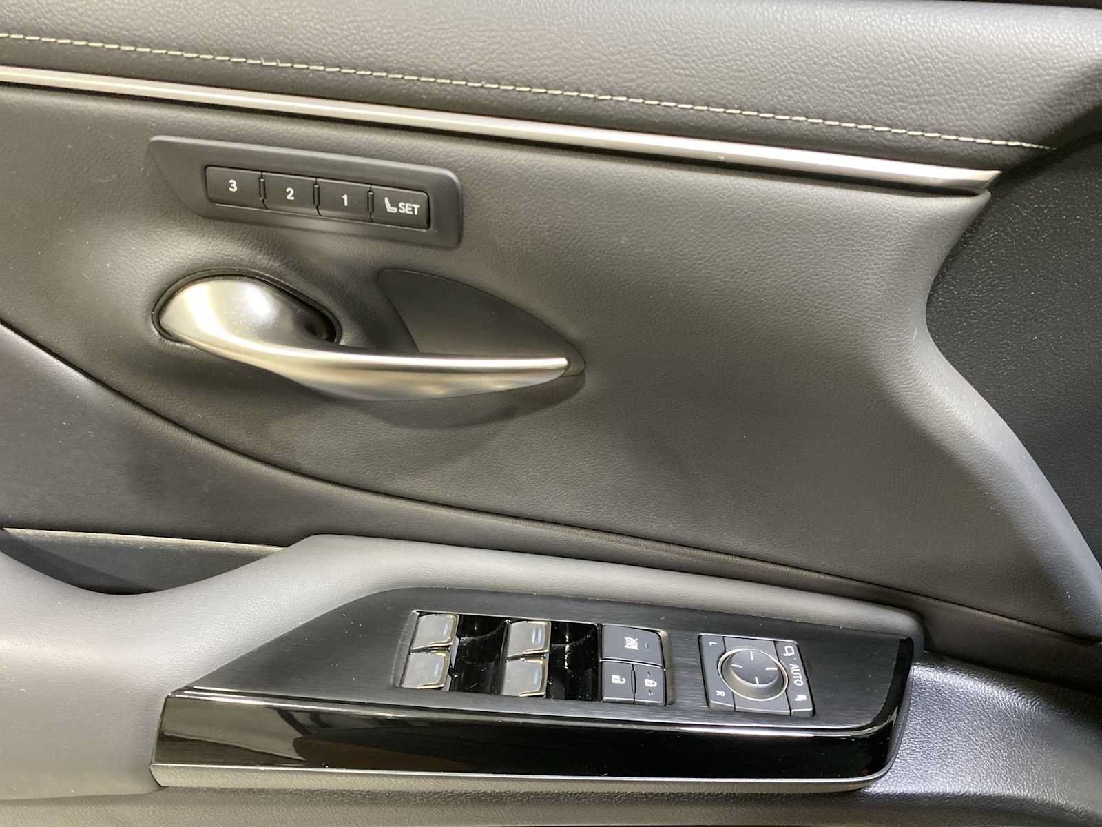 Used 2024 Lexus ES 350 w/ Premium Package FWD image 23