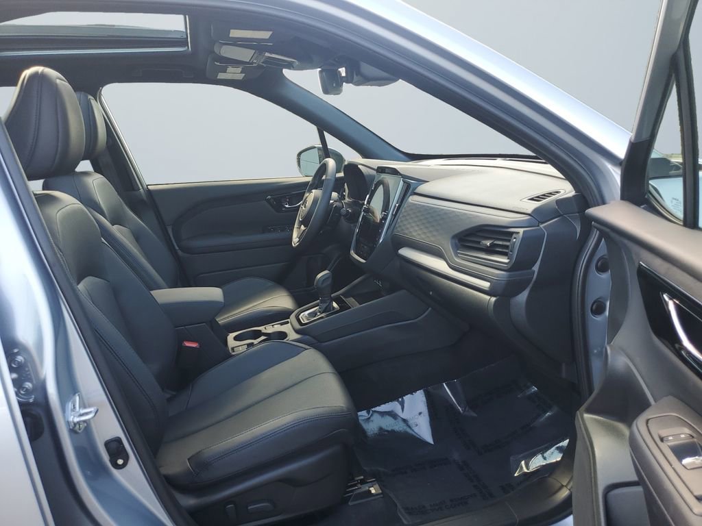 Used 2025 Subaru Forester Limited image 15