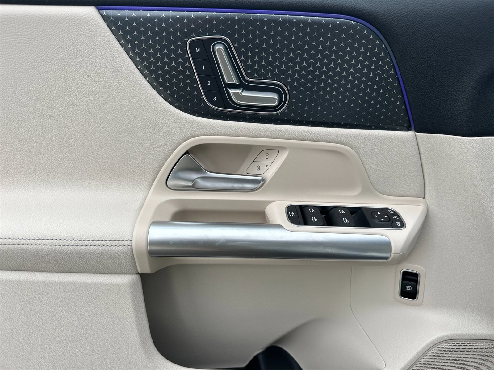 New 2025 Mercedes-Benz GLA 250 image 11