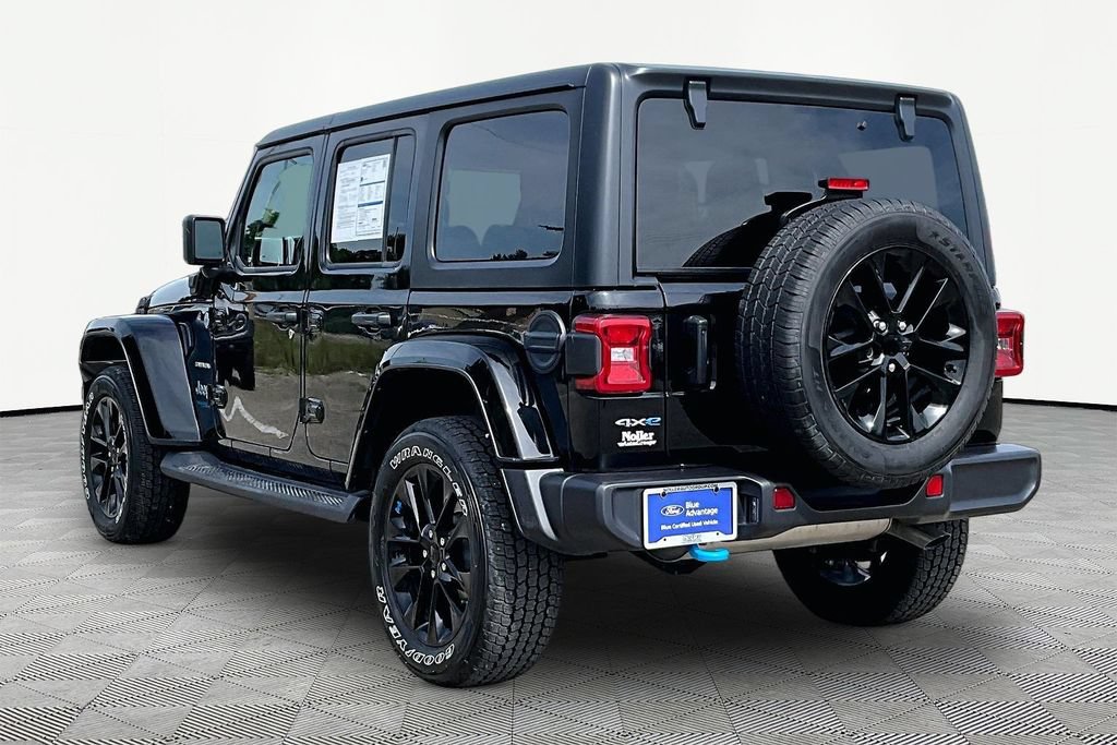 Used 2022 Jeep Wrangler Unlimited Sahara w/ Cold Weather Group AWD/4WD image 13