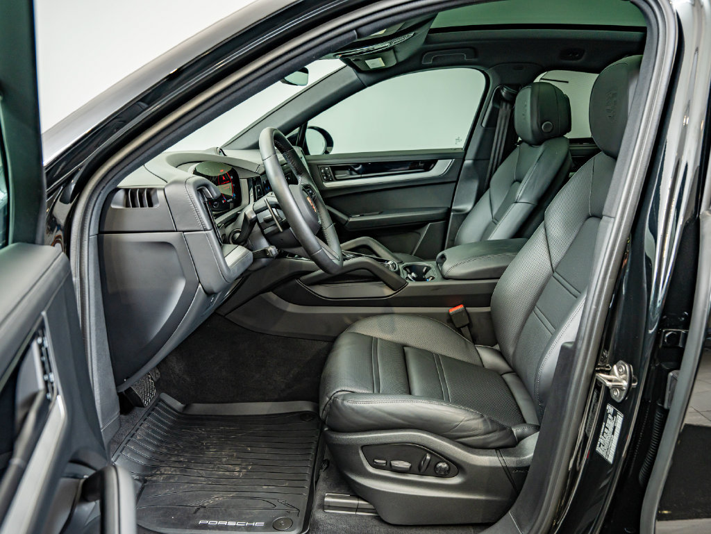 Certified 2025 Porsche Cayenne E-Hybrid Coupe AWD/4WD image 5