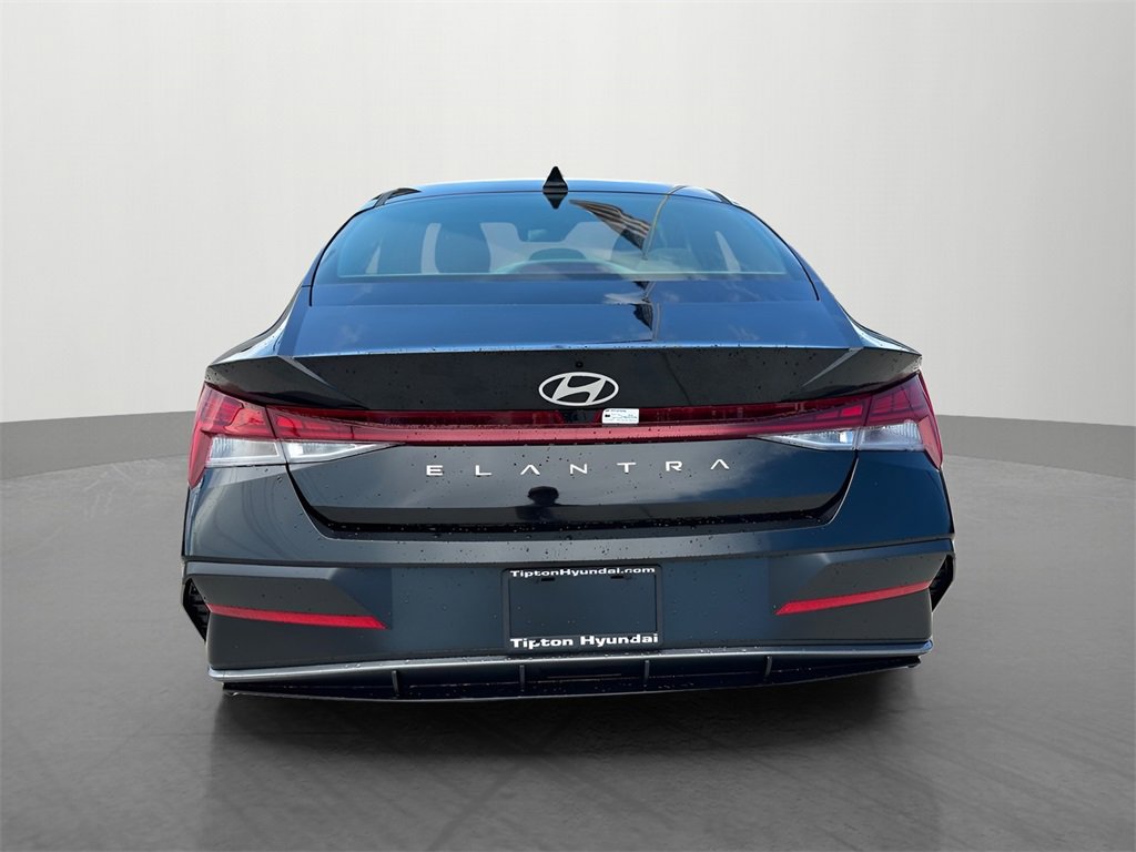 Used 2024 Hyundai Elantra SEL w/ Convenience Package image 4