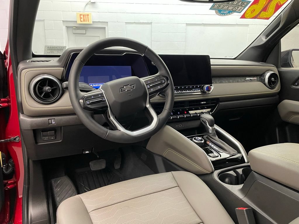 Used 2026 Chevrolet Colorado ZR2 w/ Technology Package AWD/4WD image 15
