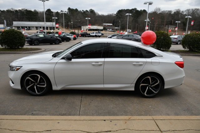 Used 2021 Honda Accord Sport image 2