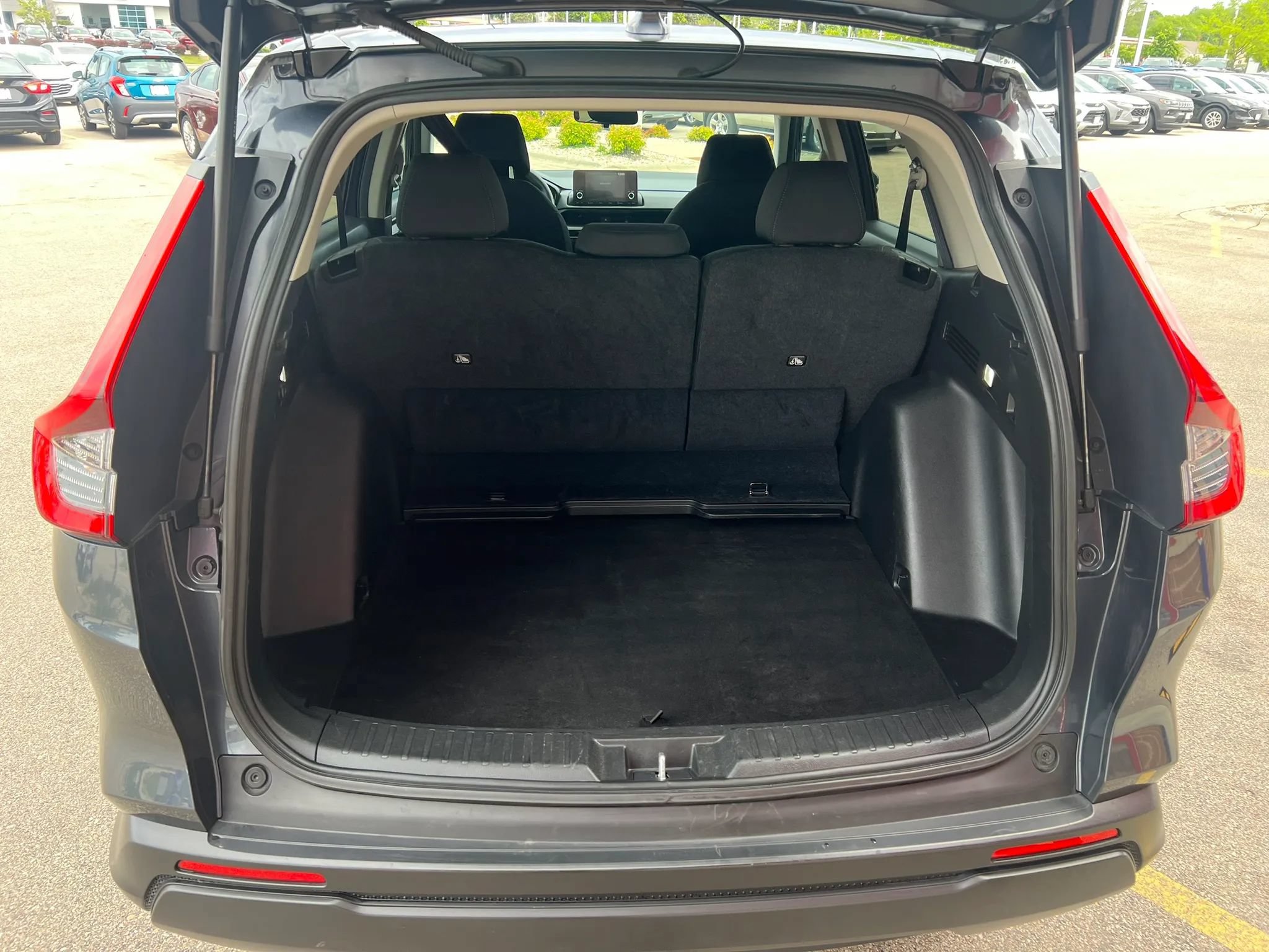 Used 2025 Honda CR-V LX image 6