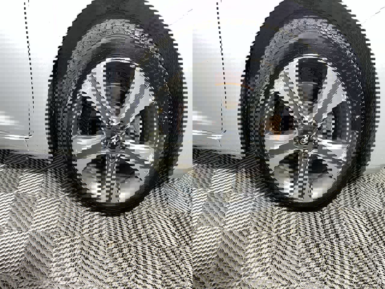 Used 2014 Hyundai Elantra w/ Option Group 2 FWD image 10