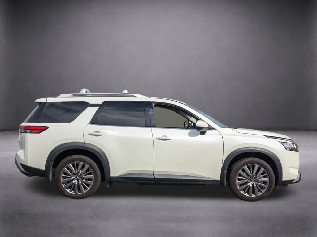 Used 2024 Nissan Pathfinder SL w/ SL Premium Package FWD image 3