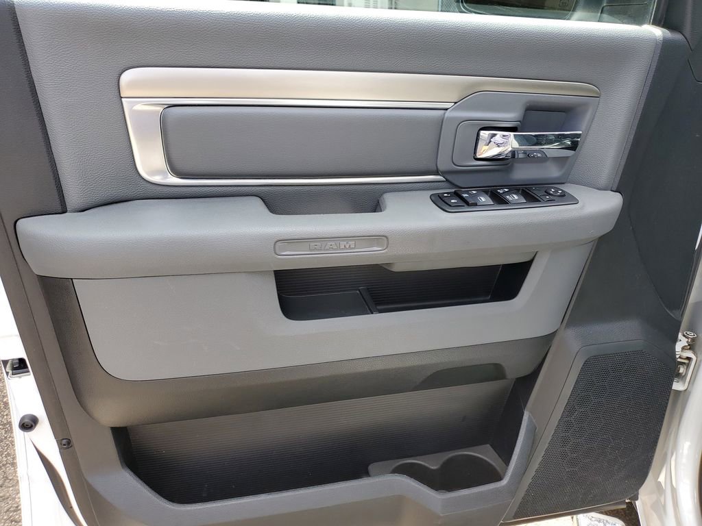 Used 2018 RAM 1500 Classic SLT image 19