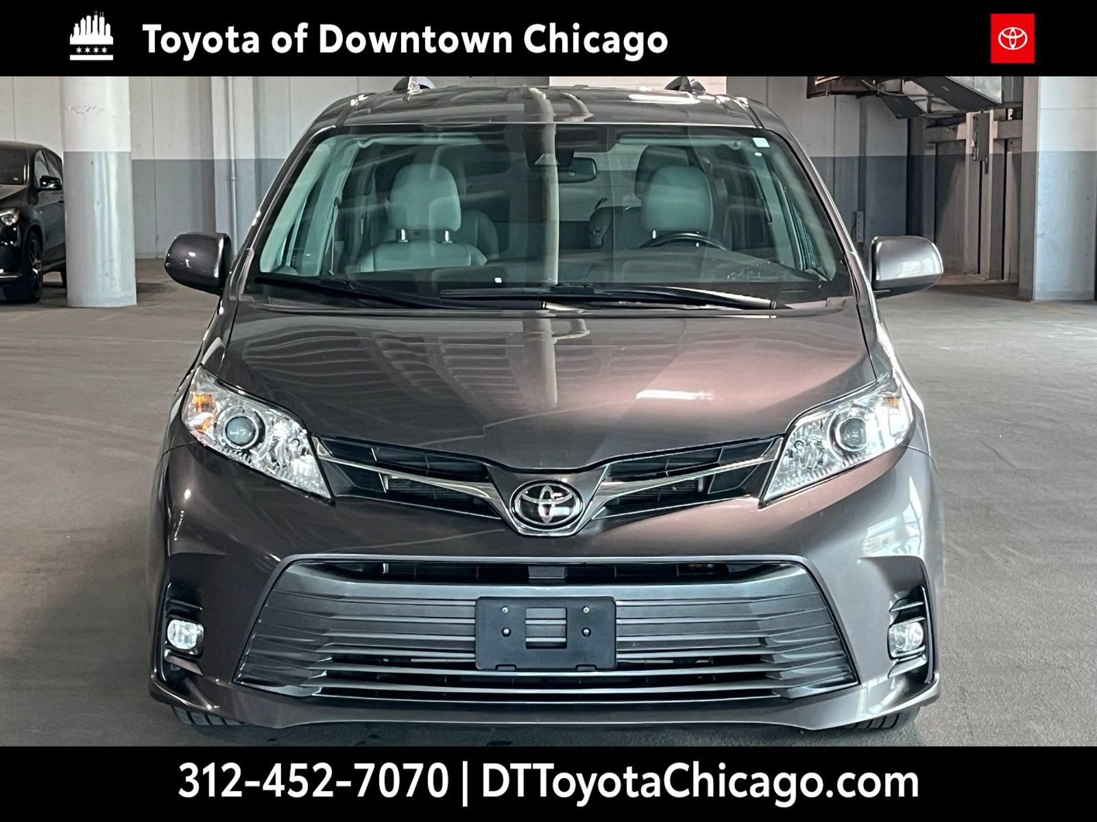 Used 2019 Toyota Sienna XLE w/ XLE Navigation Package FWD image 3