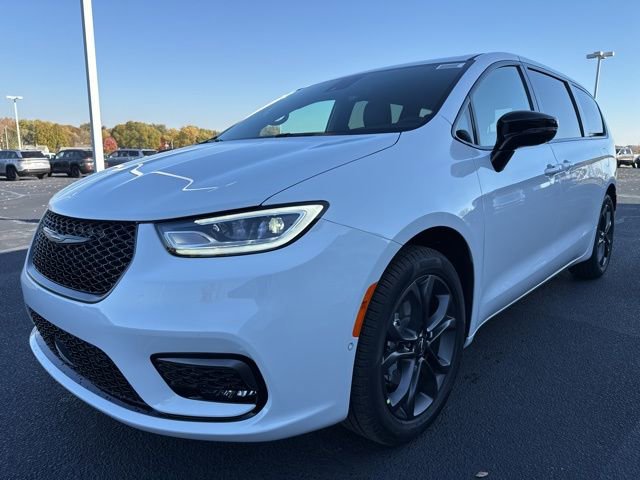 New 2026 Chrysler Pacifica Select image 4