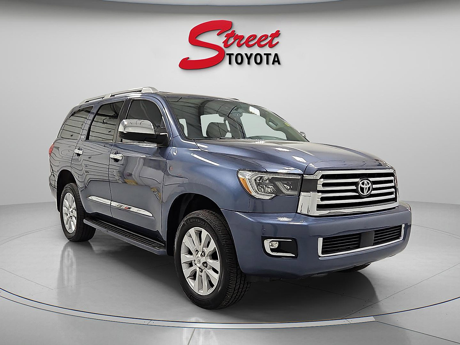 Certified 2019 Toyota Sequoia Platinum AWD/4WD image 4