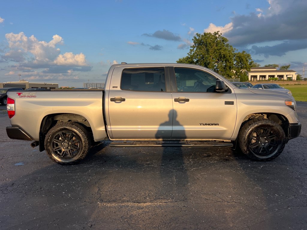 Used 2020 Toyota Tundra SR5 w/ SR5 Leather Package AWD/4WD image 8