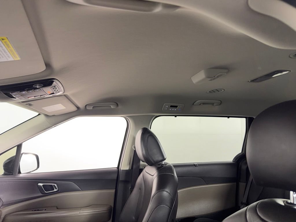 Used 2025 Kia Carnival EX FWD image 27