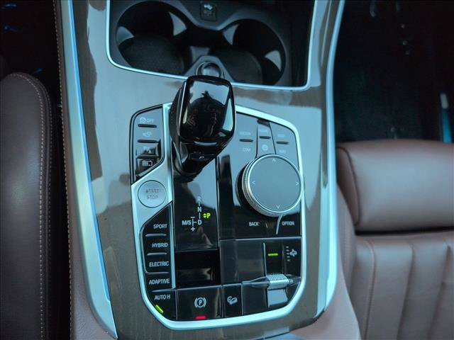 Used 2022 BMW X5 xDrive45e w/ Parking Assistance Package AWD/4WD image 12