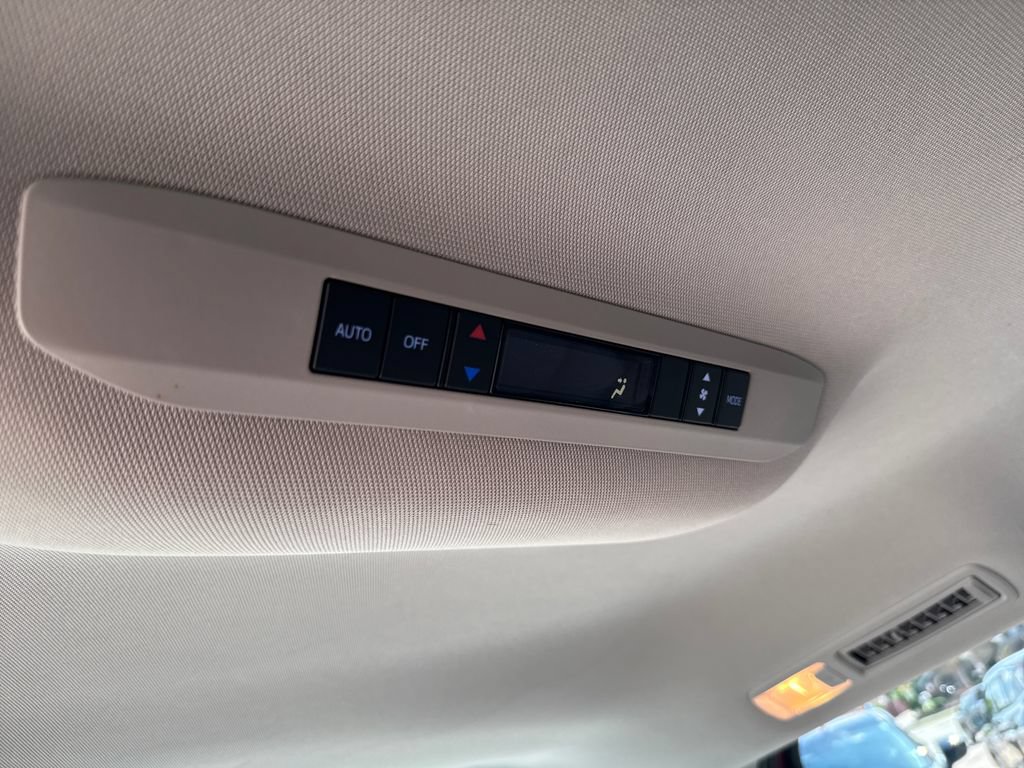 Used 2021 Toyota Sienna LE AWD/4WD image 35