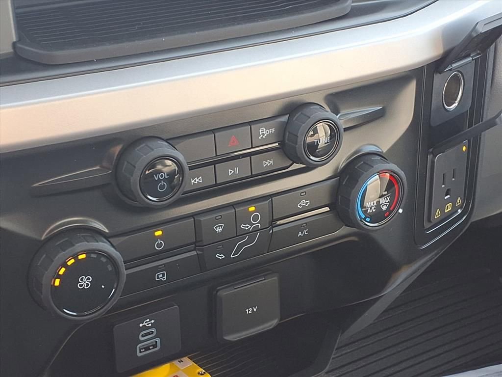 New 2025 Ford F550 4x4 Regular Cab Super Duty image 10