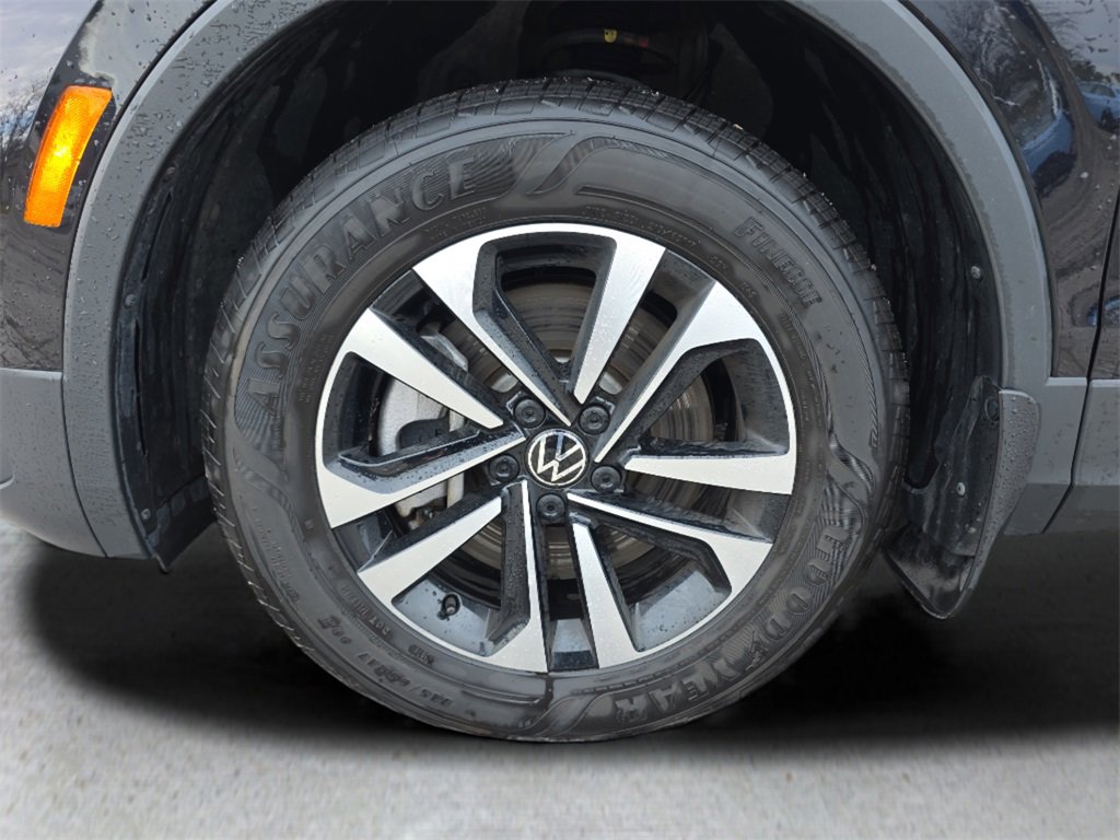 Used 2024 Volkswagen Tiguan S image 11