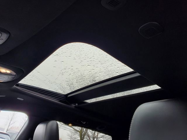 Used 2025 Chrysler Pacifica Limited image 39