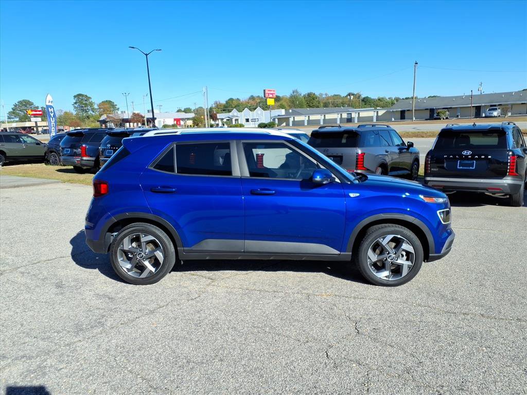 Used 2025 Hyundai Venue Limited image 2