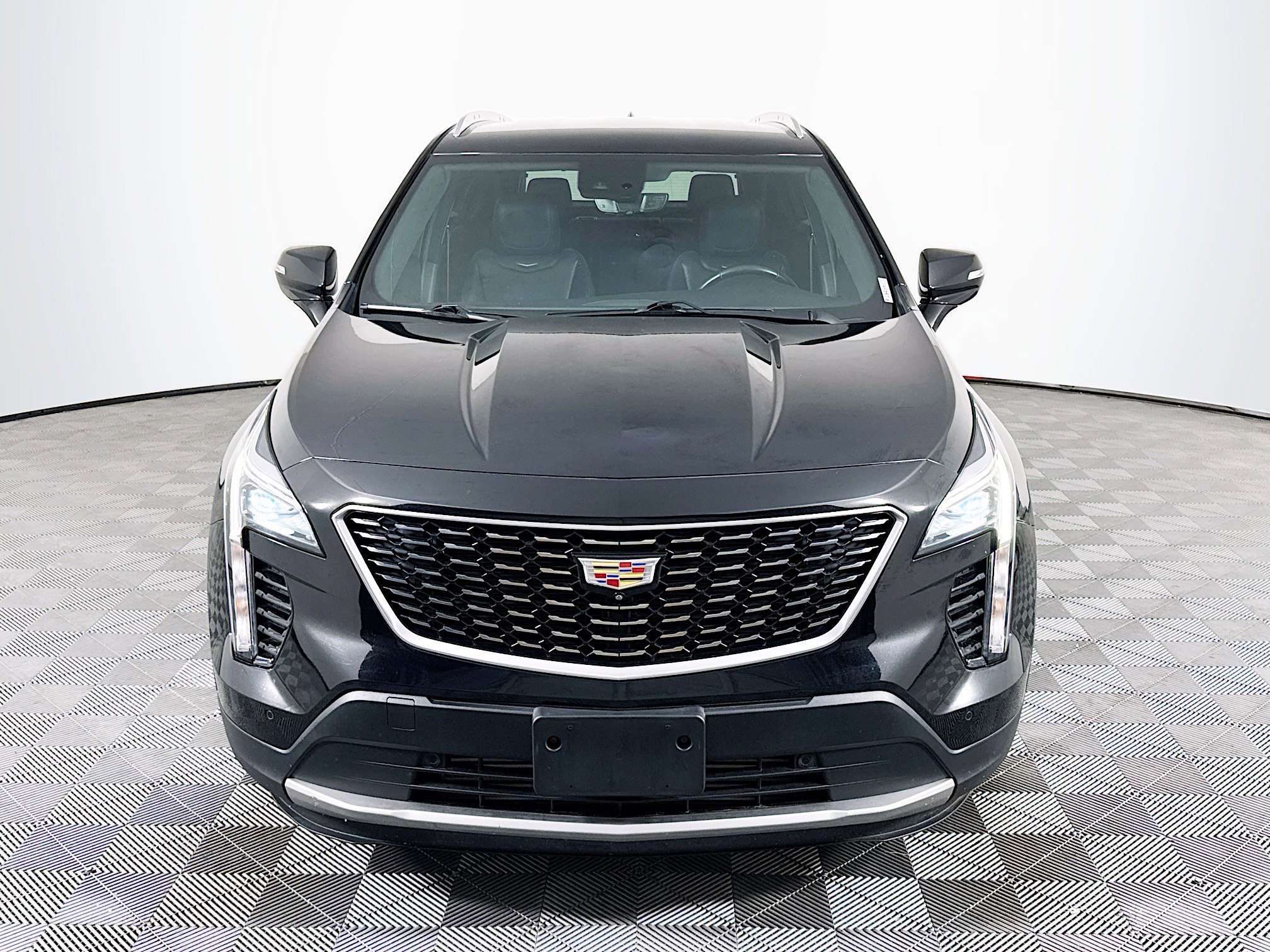 Used 2022 Cadillac XT4 Premium Luxury w/ Enhanced Visibility Package FWD image 2