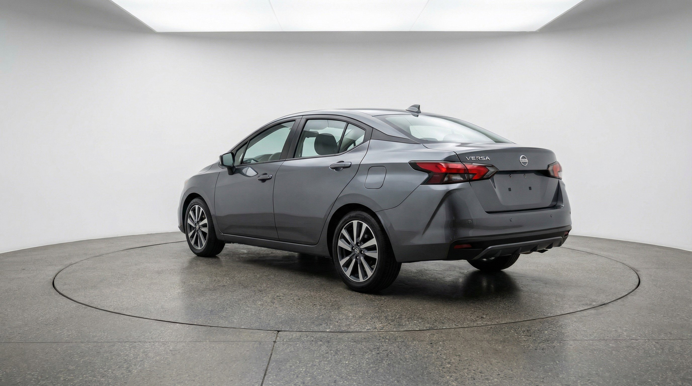 Used 2025 Nissan Versa SV image 6