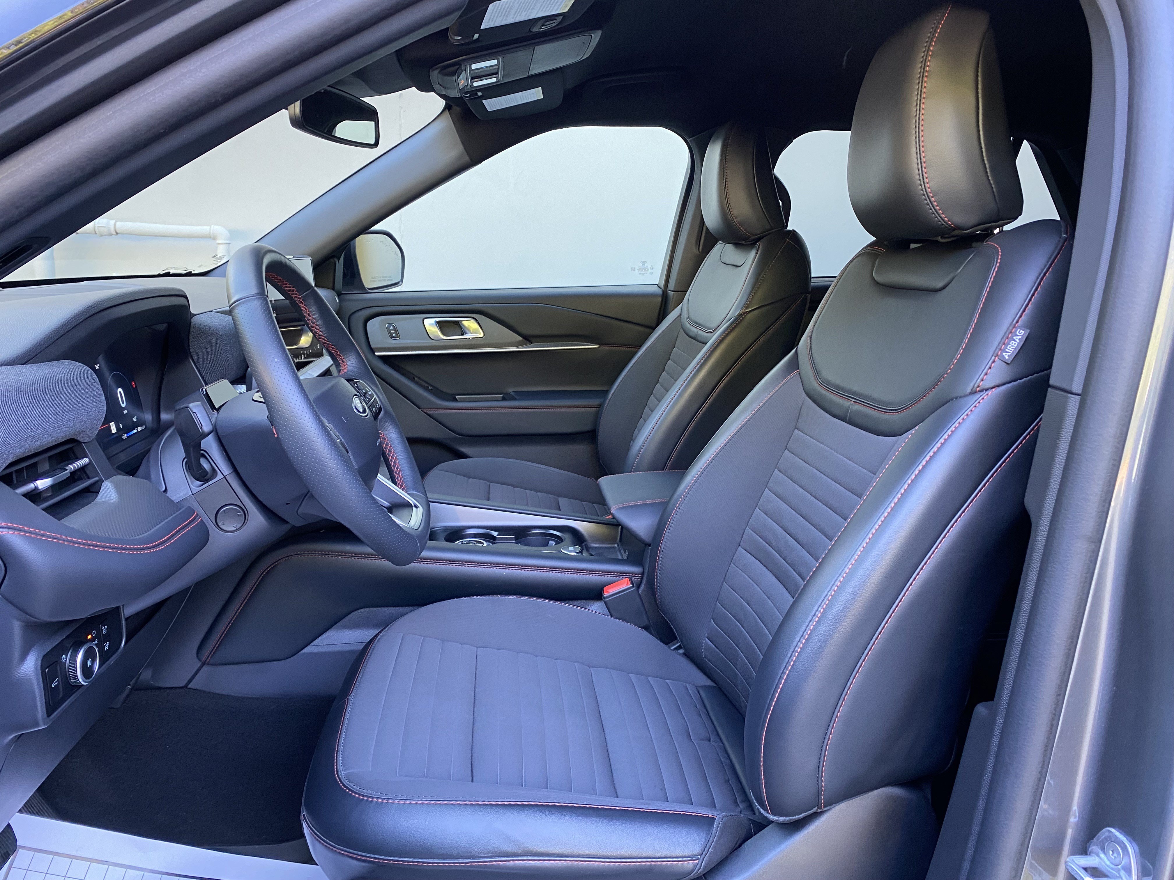 Used 2025 Ford Explorer ST-Line w/ Premium Package RWD image 16