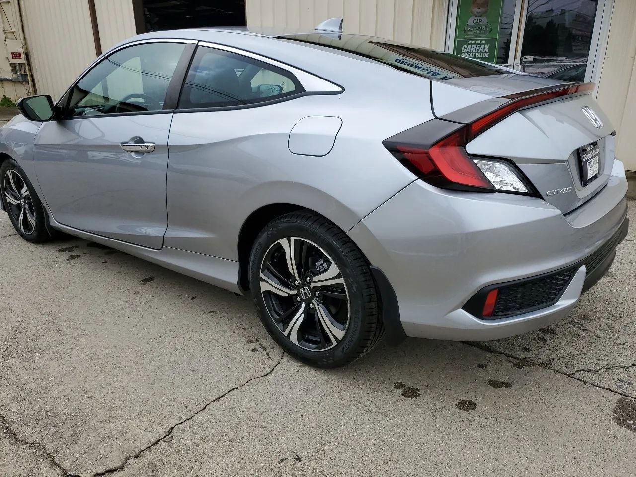 Used 2017 Honda Civic Touring image 6
